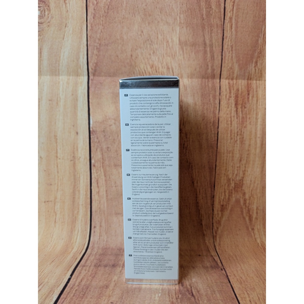 ELEMIS White and Silver Dynamic Resurfacing Skin Smoothing Essence - Picture 2 of 5